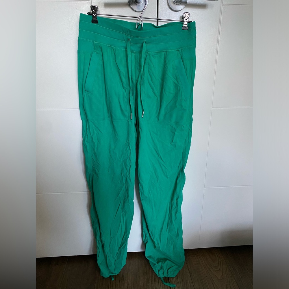 Sold out Kelly green dance studio pant in pristine condition